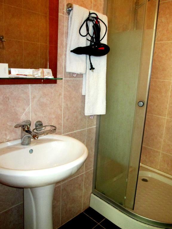 Max Comfort Hotel Kutaisi Habitación foto