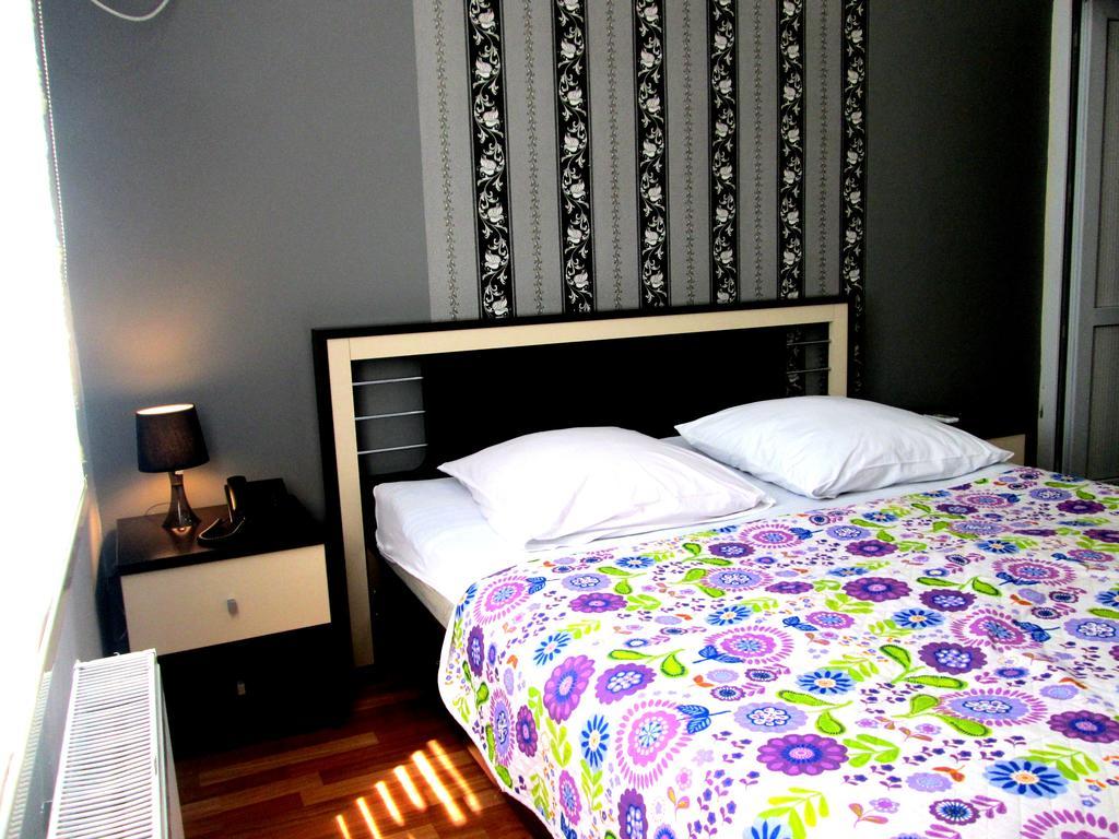 Max Comfort Hotel Kutaisi Habitación foto